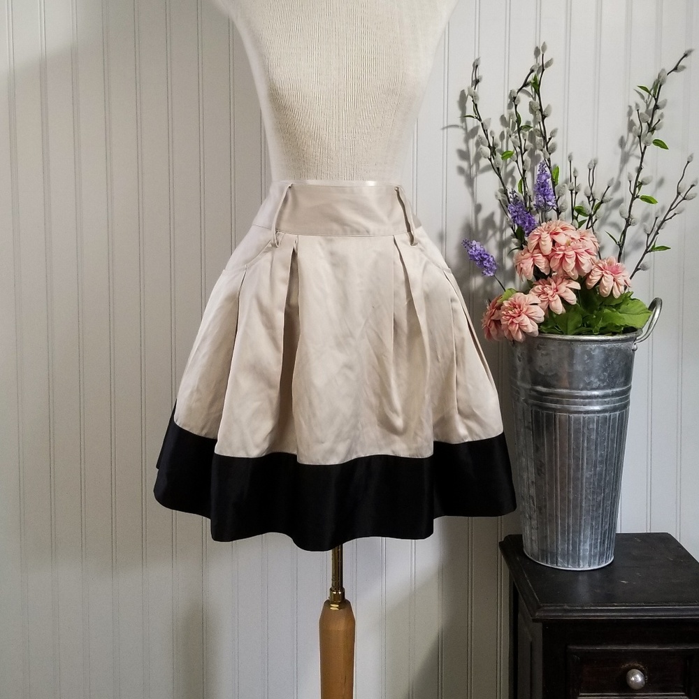 | forever 21 | tan & black circle mini skirt